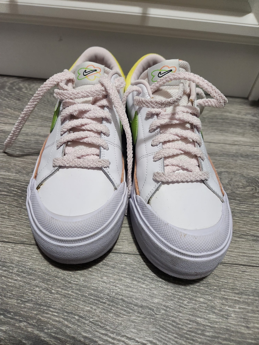 Nike Women's White & Pink Low-Top Sneakers - Picture 4 of 7